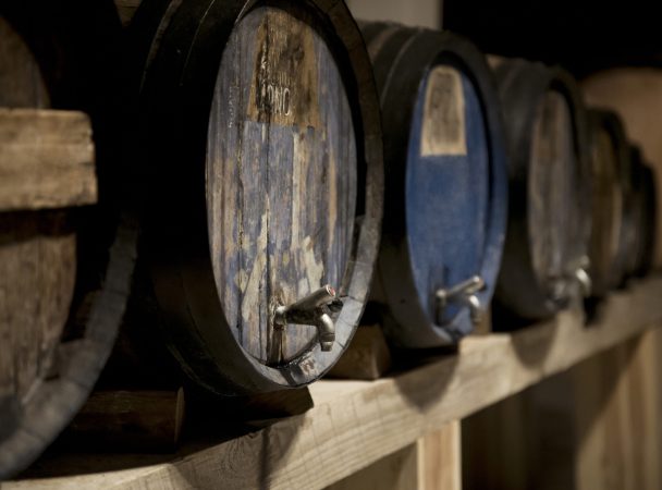 wine-cellar-with-old-wine-barrels-arrangement